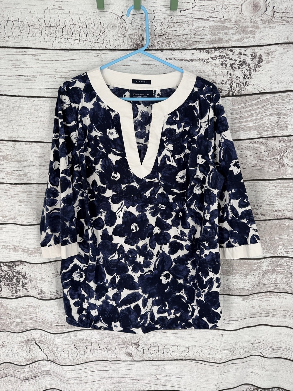 Jones New York Navy & White Floral V-Neck tunic